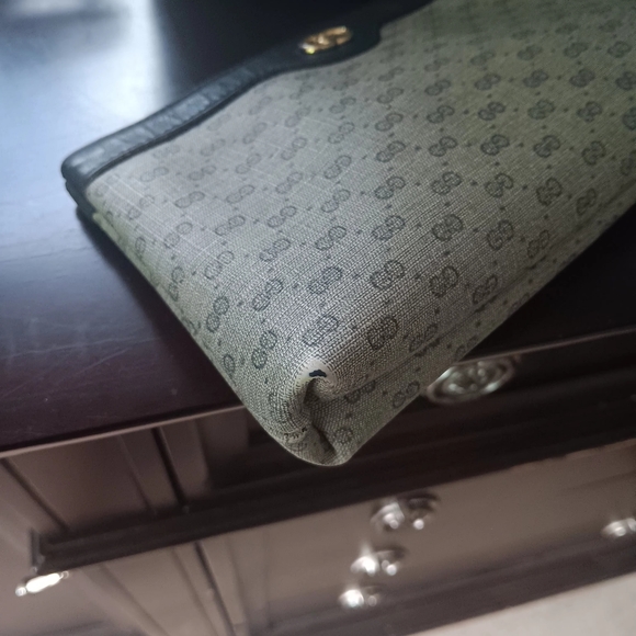 Vintage Gucci crossbody bag. With additional pouch - Picture 4 of 9